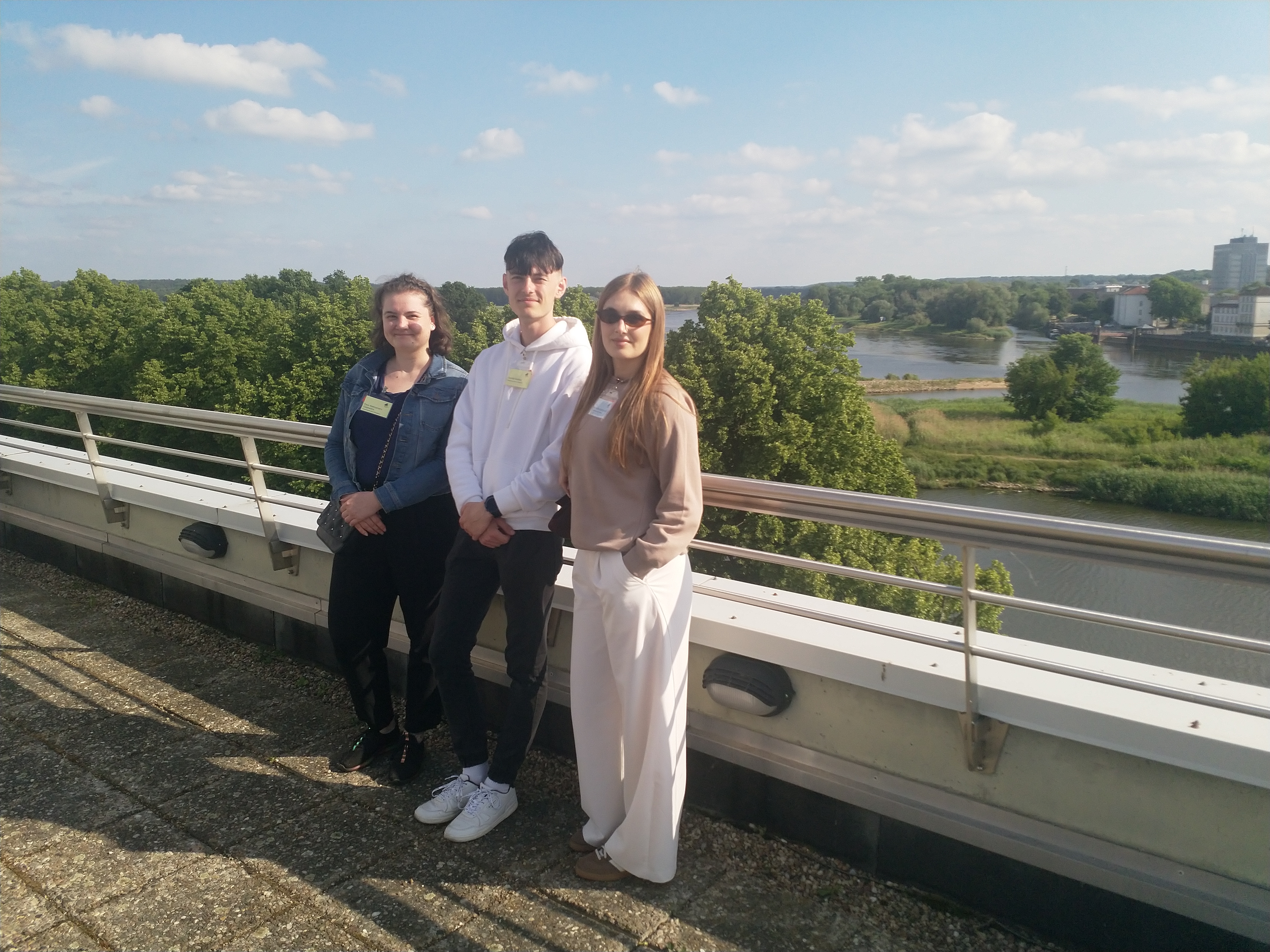 na zdjęciu studenci UJD kierunku dziennikarstwo i kultura mediów studia magisterskie: Ewa Gajewska, Daniel Gabryś, Wiktoria Kiedrzynek. na zdjęciu studenci UJD kierunku dziennikarstwo i kultura mediów studia magisterskie: Ewa Gajewska, Daniel Gabryś, Wiktoria Kiedrzynek.