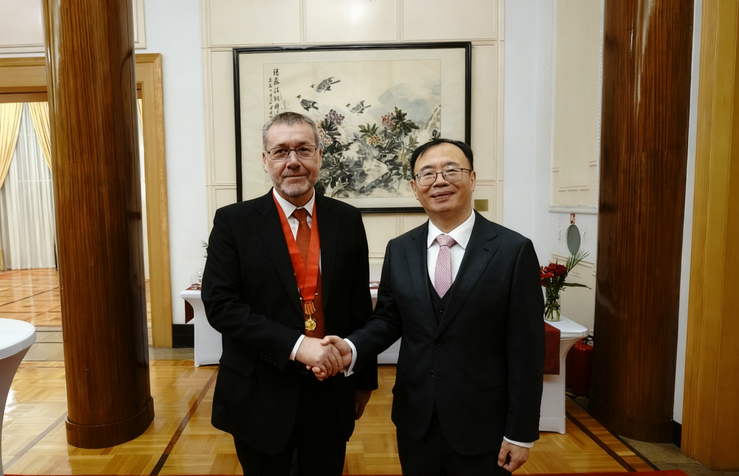 J.E. Ambasador Nadzwyczajny i Pełnomocny CHRL w trakcie przemówienia do gości