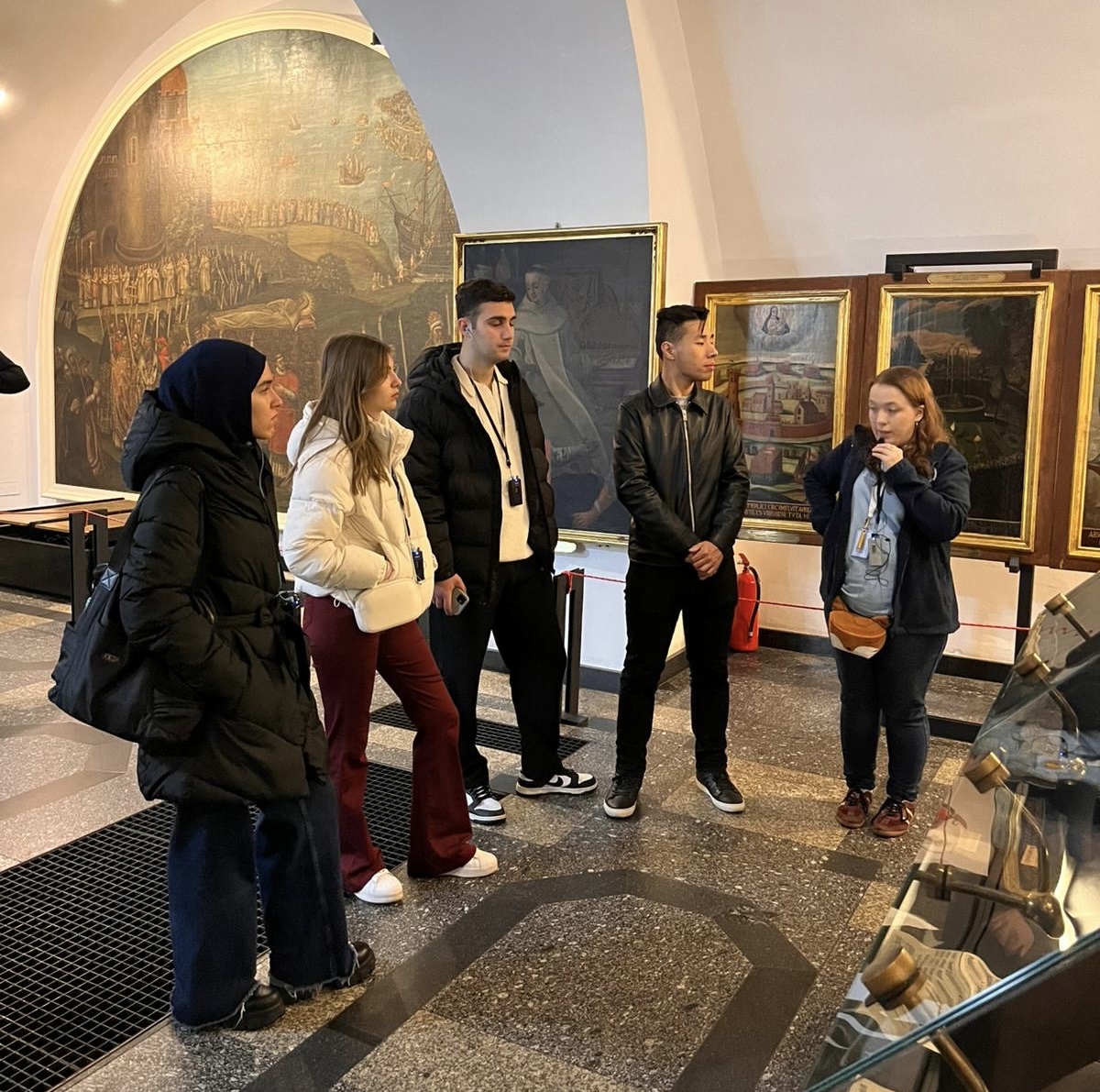 Studenci programu Erasmus+ podczas zwiedzania Jasnej Góry 