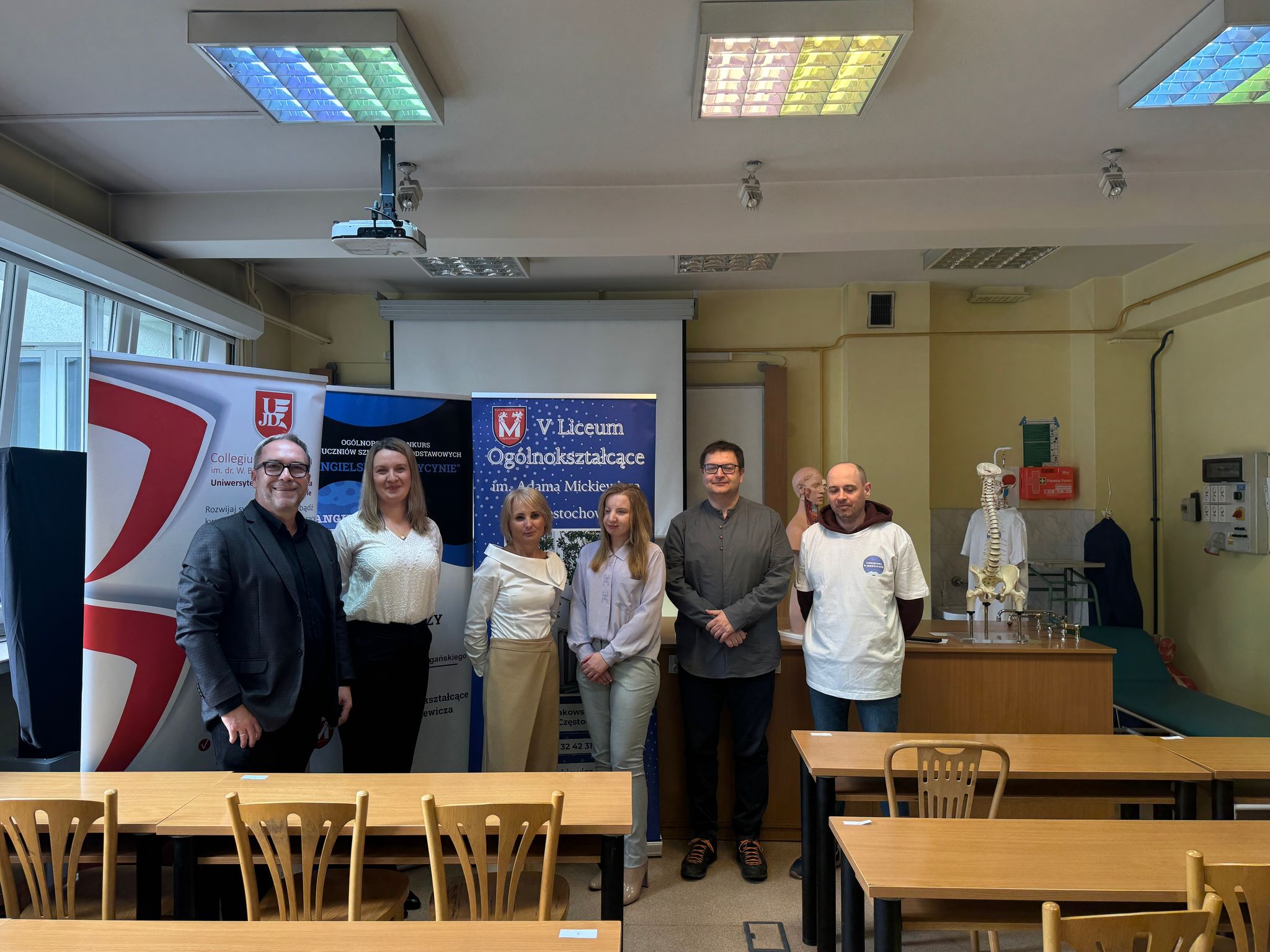 Zespół organizacyjny czuwający nad prawidłowym przebiegiem finału II edycji Ogólnopolskiego Konkursu 'Angielski w medycynie', który odbył się 11 marca 2025 r. w Collegium Medicum Uniwersytetu Jana Długosza w Częstochowie