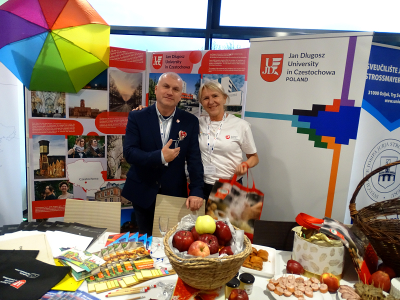 Prof. J. Górna & dr R. Głębocki at JDU stand