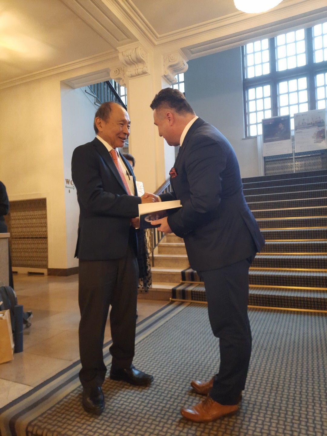 acting Rector of Jan Dlugosz University, prof. Bogusław Przywora congratulates prof. Francis Fukuyama