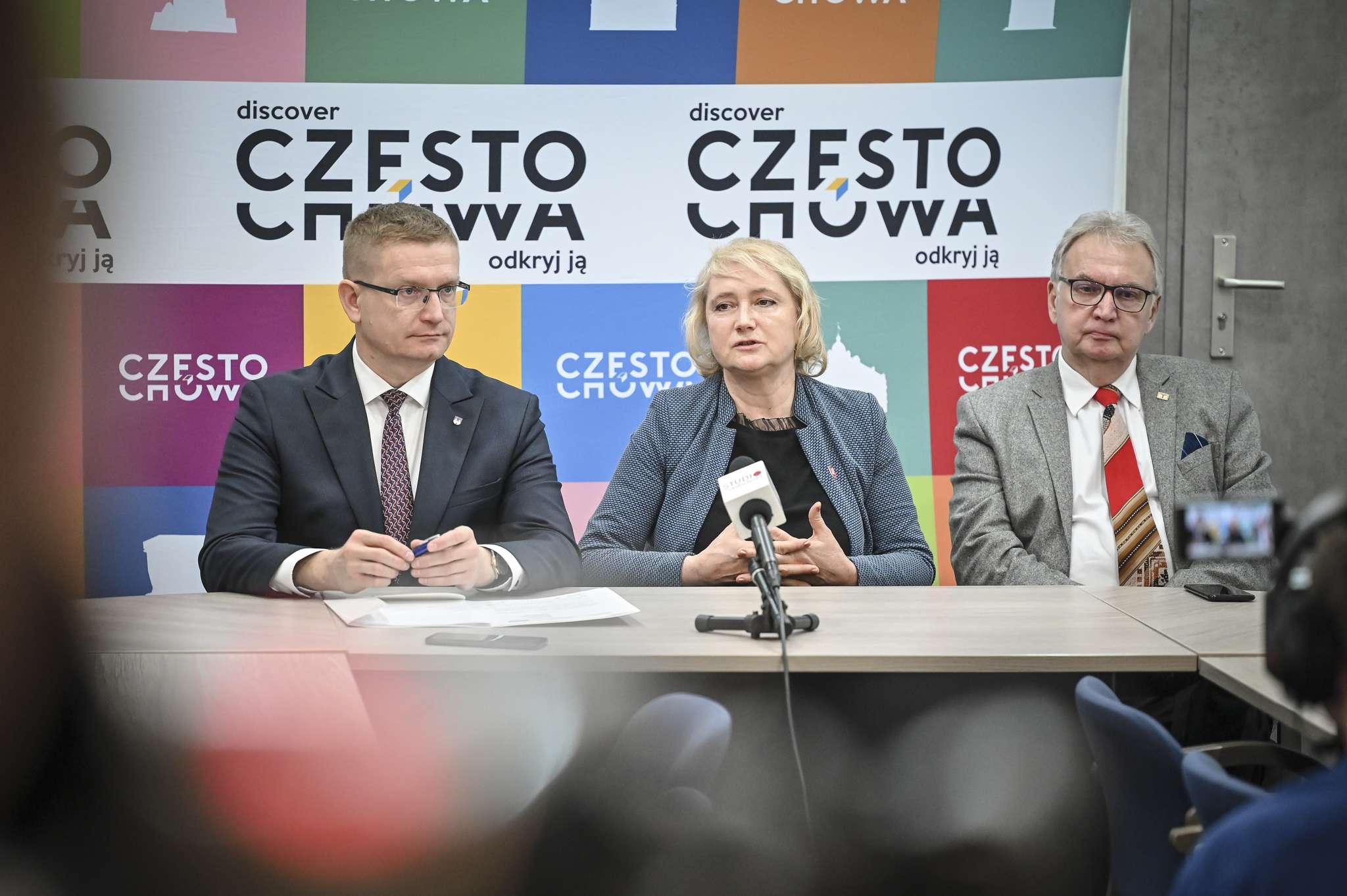 from the left: Mayor Krzysztof Matyjaszczyk, JDU Rector prof. Anna Wypych-Gawrońska, prof. Aleksander Sieroń