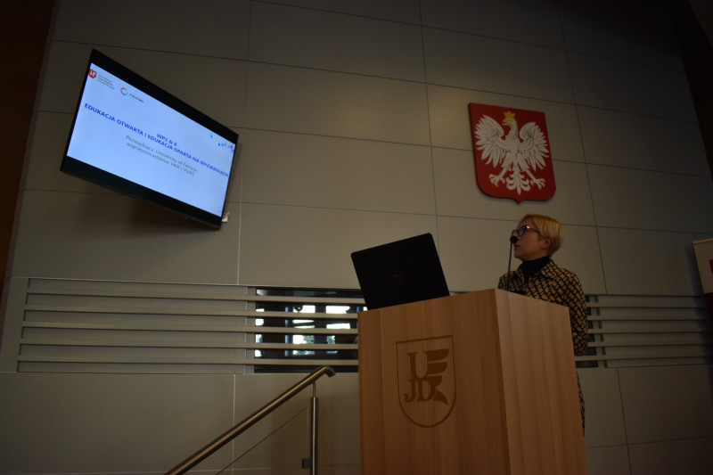 Dr Olga Binczyk prezentuje WP3/8 Edukacja otwarta i edukacja oparta na wyzwaniach